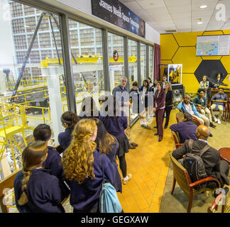 Bei der Women in Action-Veranstaltung der NASA im Goddard Space Flight Center waren prominente weibliche Führungspersönlichkeiten wie Ellen Ochoa und Lesa Roe vertreten. Die Veranstaltung konzentrierte sich auf die Stärkung von Frauen in der Weltraumforschung und in den MINT-Feldern. Stockfoto