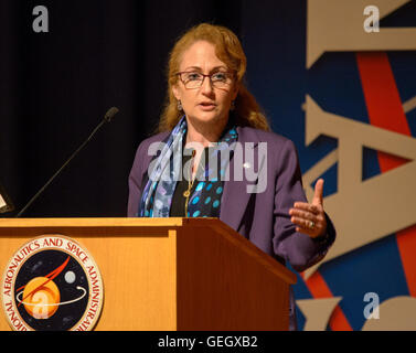 Bei der NASA Women in Action-Veranstaltung im Goddard Space Flight Center wurden weibliche Führungspersönlichkeiten aus den Bereichen Wissenschaft, Technologie, Ingenieurwesen und Mathematik (MINT) hervorgehoben. Die Veranstaltung betonte das Engagement der NASA für Vielfalt und die Stärkung der Frauen in Weltraumbereichen. Stockfoto