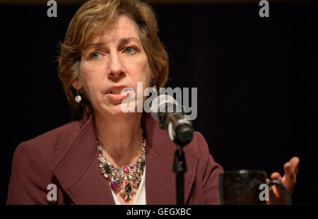 Die NASA-Veranstaltung „Women in Action“ im Goddard Space Flight Center fördert Frauen in der Wissenschaft mit Ellen Ochoa und Bill Ingalls in Zusammenarbeit mit dem Council on Women and Girls des Weißen Hauses. Stockfoto