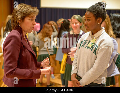 Die NASA-Veranstaltung „Women in Action“ feiert die Errungenschaften von Frauen in den Bereichen Weltraum und Wissenschaft, die im Goddard Space Flight Center veranstaltet werden und mit namhaften Persönlichkeiten wie Ellen Ochoa zu sehen sind. Stockfoto