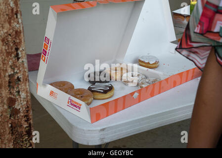 Donuts bei einer Kundgebung zur Unterstützung der örtlichen Polizei in North Florida Stadt von High Springs. Stockfoto