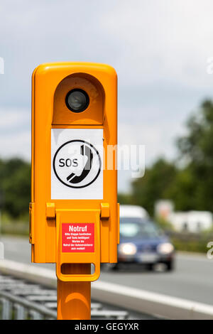 SOS Telefon, am Straßenrand Notruftelefon, Call Box, entlang der deutschen Autobahnen, Autobahn, direkter Zugang zu Notdiensten, Stockfoto