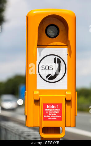 SOS Telefon, am Straßenrand Notruftelefon, Call Box, entlang der deutschen Autobahnen, Autobahn, direkter Zugang zu Notdiensten, Stockfoto