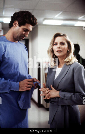 Michael Nouri, Cheryl Ladd Die Erfolgreiche New Yorker Fernsehredakteurin Melanie Adams (Cheryl Ladd) Lernt Waehrend Einer Reportage in Los Angeles Den Bekannten Chirurgen Peter Hallam (Michael Nouri) Kennen. Lokalen Caption *** 1991, Danielle Steel C Stockfoto