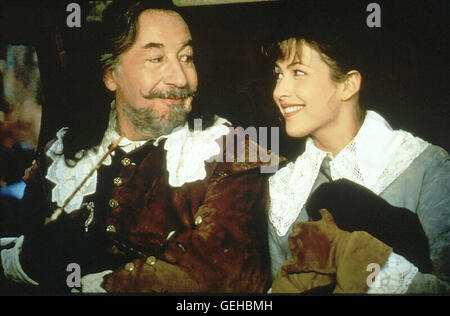 Philippe Noiret, Sophie Marceau d ' Artagnan (Philippe Noiret) Freut Sich Mit Eloise (Sophie Marceau) schlug Den Gelungenen Zug. Lokalen Caption *** 1994, Fille De d ' Artagnan, La, Artagnans Tochter Stockfoto