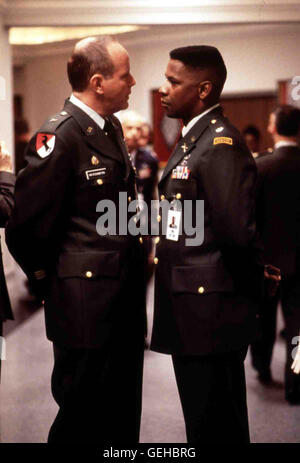 Michael Moriarty, Denzel Washington General Hershberg (Michael Moriarty) Informiert Nat Serling (Denzel Washington) schlug Seinen Naechsten Einsatz. Lokalen Caption *** 1996, Courage Under Fire, Mut Zur Wahrheit Stockfoto