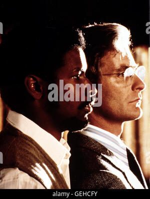 Denzel Washington, Kevin Kline Nachdem Sich Donald (Kevin Kline, R) Mit Dem Farbigen Buergerrechtler Stephen Biko (Denzel Washington) Angefreundet Hat, Wird aber Kurz Darauf Verhaftet. Lokalen Caption *** 1987, Schrei nach Freiheit, Schrei Nach Freiheit Stockfoto