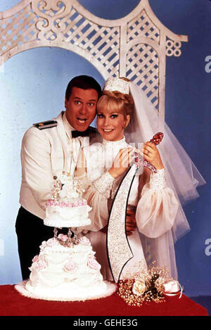 Bezaubernde Jeannie - Larry Hagman, Barbara Eden *** lokalen Caption *** 1965-1970, 1960er, 1960er Jahre, Bezaubernde Jeannie, Fernsehen, ich Träume von Jeannie, Fernsehen, US-Serie, US Series, I Dream Of Jeannie Stockfoto