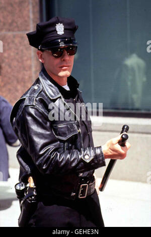 Tom wuchs Eines Tages Wird Henry (Tom McCamus) die Rolle Eines Polizisten in Einer TV-Serie Angeboten. Lokalen Caption *** 1993, ich liebe einen Mann In Uniform, Harter Mann In Uniform Stockfoto