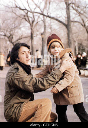 Dustin Hoffman, Justin Henry Ted (Dustin Hoffman) Verwandelt Sich von Einem Berufsfixierten Karrieristen in Einen Verstaendnisvollen Vater, der Sich Aufopfernd um Seinen Sohn Bill (Justin Henry) Kuemmert. Lokalen Caption *** 1979, Kramer gegen Kramer, K Stockfoto