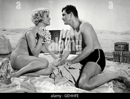 Doris Day, Rock Hudson Carol Templeton (Doris Day) Verliebt Sich in Jerry Webster (Rock Hudson), Nicht Ahnend, Dass er Ihr Verhasster Konkurrent ist.  Lokalen Caption *** 1961, 1960er, 1960er Jahre, Badeanzug, Badehose, Strand, Film, Komödie, Geliebte, komm zurück, Stockfoto