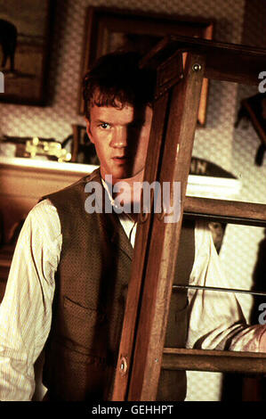 Neil Patrick Harris Nach 20 Jahren Gefangenschaft Auf Dem Dachboden ist Edward (Neil Patrick Harris) Mehr Sklave als Liebesdrama.    Lokalen Caption *** 1994, Mann auf dem Dachboden, Der Killer Aus Dem Schatten Stockfoto