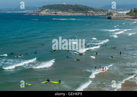 Sardinero Strand Surfer Santander Kantabrien Spanien Stockfoto