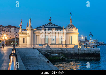 Palacete del Embarcadero, Paseo de Pereda, Puerto Chico, Santander, Kantabrien, Spanien Stockfoto