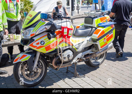 TRURO, CORNWALL, UK - 17. Juli 2016: Blut Fahrrad Einsatzfahrzeug an Zitrone Kai für die Truro custom Motorrad und Trike Motorrad Stockfoto