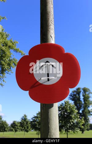 Zeichen für Mohn weinend Fenster schwarz Uhrenmuseum Perth Schottland Juli 2016 Stockfoto