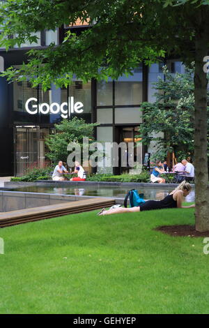 Der Eingang zu Googles neue Europazentrale in London Kings Cross, in England, UK Stockfoto