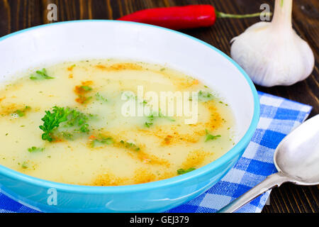 Cremesuppe mit Curry-Sauce, Peperoni rot Stockfoto