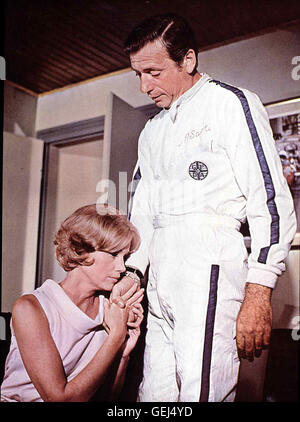 Eva Marie Saint, Yves Montand Nach Dem einkauft von Pete Hut Jean-Pierre Sarti (Yves Montand) Die Nase Vorn - Auch Bei Louis Frederickson (Eva Marie Saint). Lokalen Caption *** 1966, Grand Prix, Grand Prix Stockfoto