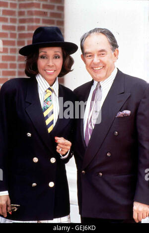 Diahann Carroll, Robin Leach TV-Moderator Adrian Lye (Robin Leach Mit Diahann Carroll als Lydia Bischof) ist Allseits Unbeliebt, da er sterben Dunkelsten Geheimnisse Eines Jeden Harfner Und Nicht Davor Zurueckschreckt, Mit Seinen Kenntnissen Andere Zu Erpressen Stockfoto