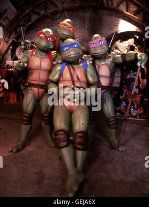 Sterben Vier Schildkröten Raphael, Michelangelo, Leonardo Und Donatello (Matt Hill, David Fraser, Mark Caso Und Jim Raposa VL) Geniessen Das Leben Und Pizza. Lokalen Caption *** 1993, Teenage Mutant Ninja Turtles Iii, Schildkröten 3 Stockfoto