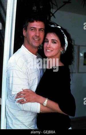 David Dukes, Connie Sellecca Der Schein Trügt: sterben, Ehe der an Schauspielerin Sheila Befugnisse (Connie Sellecca) Mit Barney (David Dukes) ist so Zerrüttet, Dass Sie ihn-bin Silvesterabend Erschießt. Lokalen Caption *** 1989, die Uhr zurückdrehen, Mord Um Mitternacht Stockfoto