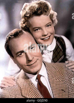 Peter Schröder (Paul Klinger), Blumen (Romy Schneider) *** lokalen Caption *** 1953, 1950er, 1950er Jahre, Film, Komödie, Wenn Der Weisse Flieder Wieder Blüht, Wenn Der Weisse Flieder Wieder Blueht Stockfoto