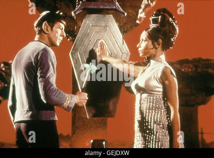 Mr. Spock (Leonard Nimoy), Sarek (Arlene Martel) *** lokalen Caption *** 1966, Star Trek: TV-Serie 1966-69, Raumschiff Enterprise - Weltraumfieber Stockfoto