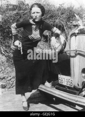 TV-Film 1992 - Tracey Needham als Bonnie Parker, 1990er, 1990er Jahre Bonnie & Clyde - The True Story, Kriminalität Geschichte, Gangster Lady, Kriminalfilm, Revolver, Fernsehen, Porträt, Bonnie Und Clyde - Wie Es Wirklich War Stockfoto