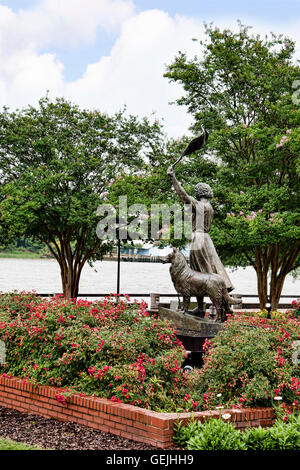 Statue von Florence Martus das Mädchen, das 44 Jahre lang auf der Seite des Flusses Savannah wartete, um Schiffe zu begrüßen, die ihr Taschentuch in Georgia USA winkten Stockfoto