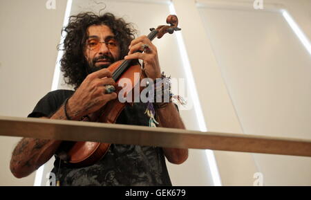 26. Juli 2016 - ist Ara Malikian Angebot am 9. September in der Stierkampfarena La Malagueta der einzige in Andalusien. Armenische Geiger bekannt für seine Ausdruckskraft und von sehr kleinen Brauen seinen eigenen Stil, der durch ihre Hintergründe und Erfahrungen projiziert. Malikian Szenarien hat mehr als 40 Länder gereist und hat Auszeichnungen weltweit Anerkennung gewonnen. Es ist ein vielseitiger Künstler, passt sich an alle Arten von Musikkultur und ist verantwortlich für seine reinste Stil aus ein argentinischer tango, Flamenco unsere Tierra Versionarla. Su nächste Termin in Málaga ist es am 9. September in der Stierkampfarena La Stockfoto