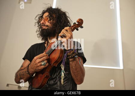 26. Juli 2016 - ist Ara Malikian Angebot am 9. September in der Stierkampfarena La Malagueta der einzige in Andalusien. Armenische Geiger bekannt für seine Ausdruckskraft und von sehr kleinen Brauen seinen eigenen Stil, der durch ihre Hintergründe und Erfahrungen projiziert. Malikian Szenarien hat mehr als 40 Länder gereist und hat Auszeichnungen weltweit Anerkennung gewonnen. Es ist ein vielseitiger Künstler, passt sich an alle Arten von Musikkultur und ist verantwortlich für seine reinste Stil aus ein argentinischer tango, Flamenco unsere Tierra Versionarla. Su nächste Termin in Málaga ist es am 9. September in der Stierkampfarena La Stockfoto