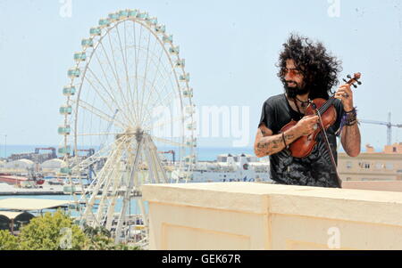 26. Juli 2016 - ist Ara Malikian Angebot am 9. September in der Stierkampfarena La Malagueta der einzige in Andalusien. Armenische Geiger bekannt für seine Ausdruckskraft und von sehr kleinen Brauen seinen eigenen Stil, der durch ihre Hintergründe und Erfahrungen projiziert. Malikian Szenarien hat mehr als 40 Länder gereist und hat Auszeichnungen weltweit Anerkennung gewonnen. Es ist ein vielseitiger Künstler, passt sich an alle Arten von Musikkultur und ist verantwortlich für seine reinste Stil aus ein argentinischer tango, Flamenco unsere Tierra Versionarla. Su nächste Termin in Málaga ist es am 9. September in der Stierkampfarena La Stockfoto