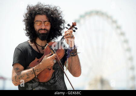 26. Juli 2016 - ist Ara Malikian Angebot am 9. September in der Stierkampfarena La Malagueta der einzige in Andalusien. Armenische Geiger bekannt für seine Ausdruckskraft und von sehr kleinen Brauen seinen eigenen Stil, der durch ihre Hintergründe und Erfahrungen projiziert. Malikian Szenarien hat mehr als 40 Länder gereist und hat Auszeichnungen weltweit Anerkennung gewonnen. Es ist ein vielseitiger Künstler, passt sich an alle Arten von Musikkultur und ist verantwortlich für seine reinste Stil aus ein argentinischer tango, Flamenco unsere Tierra Versionarla. Su nächste Termin in Málaga ist es am 9. September in der Stierkampfarena La Stockfoto