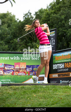 Warwickshire, UK. 26. Juli 2016. Bauernhof Lebensmittel britische Par 3 Meisterschaft in Nailcote Hall in Warwickshire. Keilty Abschlag auf das Fairway zu Ehren. Bildnachweis: Steven Reh/Alamy Live News Stockfoto