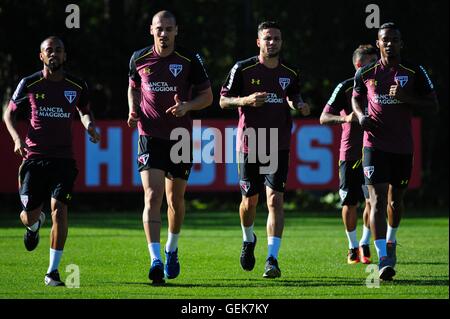 Wesley, Maicon, Thiago Mendes Mena und während des Trainings die S? o Paulo Football Club, abgehaltenen CCT Barra Funda, in der westlichen Zone von S? o Paulo. Stockfoto