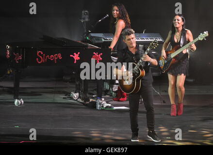 26. Juli 2016 - der Sänger Alejandro Sanz kehrt zu seinem zweiten Besuch in Malaga in weniger als einem Jahr mit mehr als 10.000 Menschen in den Palast von Martin Carpena Sport Laga mit seiner neuen Tour namens '' Sirup © Fotos Lorenzo Carnero/ZUMA Draht/Alamy Live News Stockfoto