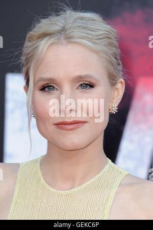 Kristen Bell im Ankunftsbereich für schlechte Mütter Premiere, Mann Village Theatre, Westwood, Los Angeles, CA 26. Juli 2016. Foto von: Dee Cercone/Everett Collection Stockfoto