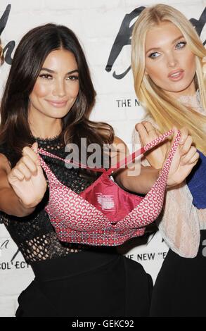 New York, NY, USA. 26. Juli 2016. Lily Aldridge, Elsa Hosk bei Instore-Auftritt für Victorias Secret Angels neue Körper von VICTORIA: leichte BH-Sammlung fest, Victorias Secret SOHO, New York, NY 26. Juli 2016. Bildnachweis: Kristin Callahan/Everett Collection/Alamy Live-Nachrichten Stockfoto
