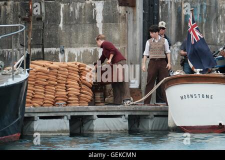 Weymouth, Dorset, UK. 27. Juli 2016. Weymouth direkt am Meer und Hafen verwandelt sich für die Verfilmung von Dünkirchen starrte Tom Hardy, Cillian Murphy, Mark Rylance, Kenneth Branagh und Harry Styles Credit: Tom Corban/Alamy Live News Stockfoto