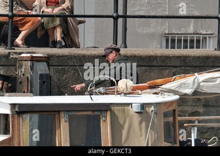 Weymouth, Dorset, UK. 27. Juli 2016. Weymouth direkt am Meer und Hafen verwandelt sich für die Verfilmung von Dünkirchen starrte Tom Hardy, Cillian Murphy, Mark Rylance, Kenneth Branagh und Harry Styles Credit: Tom Corban/Alamy Live News Stockfoto