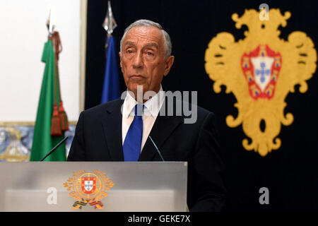 Lissabon, Portugal. 27. Juli 2016. Portugiesische Präsident Marcelo Rebelo de Sousa hält eine Rede am Palast von Belem in Lissabon, Portugal, 27. Juli 2016. Die portugiesische Regierung hat am Mittwoch bestätigt Brüsseler Entscheidung nicht um Portugal Sanktion für fehlende seine Defizitziel letztes Jahr, im Einklang mit den EU-Geist war es aufzeigen. Brüsseler Entscheidung sagte ein Sieg für die Regierung und der Opposition, Portugals Präsident Marcelo Rebelo de Sousa. © Zhang Liyun/Xinhua/Alamy Live-Nachrichten Stockfoto