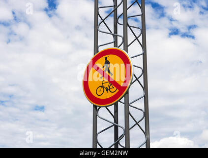 Kein Eintrag für Fußgänger, Zyklen und Mopeds Verkehrszeichen, Finnland Stockfoto