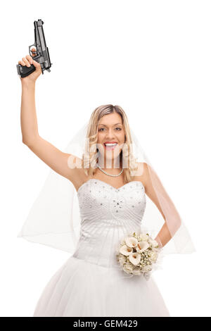 Vertikale Schuss eine begeistert junge Braut mit einer Pistole in einer Hand und einem Blumenstrauß in der anderen Stockfoto