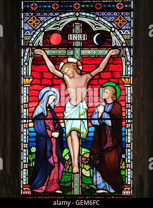 Die Kreuzigung von Jesus, Maria und Johannes, alte Hunstanton, bis ins Detail Glasfenster von Frederick Preedy, 1867 Stockfoto