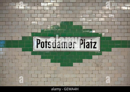 Potsdamer Platz u-Bahnstation in Berlin, Deutschland. Stockfoto