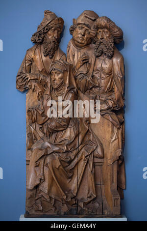 Saint Anne und ihre drei Ehemänner. Holzstatue von 1505-1510 von deutschen Bildhauers Tilman Riemenschneider angezeigt im Bode-Museum in Berlin, Deutschland. Stockfoto