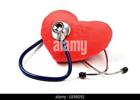 Herz mit einem Stethoskop isoliert auf weiss Stockfoto