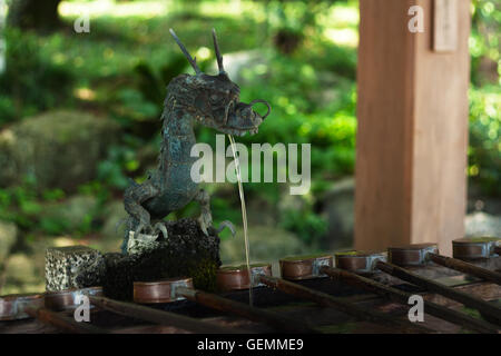 Japanischen Shinto rituelle Waschung Pavillon Stockfoto