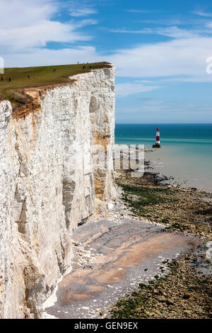 Die weißen Klippen und den Leuchtturm von Beachy Head East Sussex Stockfoto